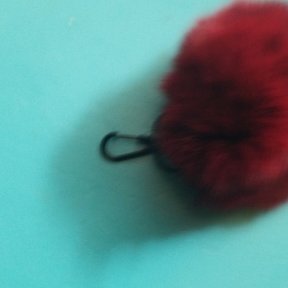 Burgundy pompom with clip and loop - Picture 3 of 3